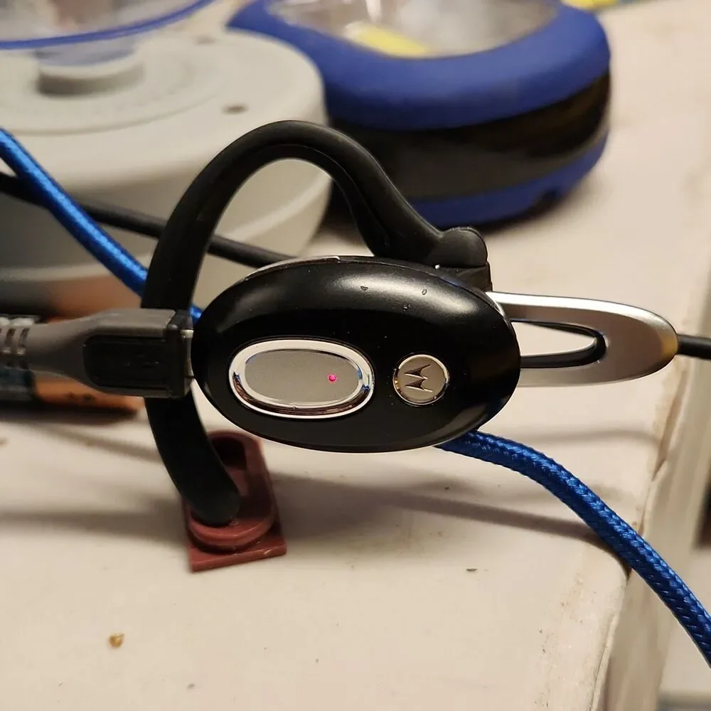 Motorola H720 Over Ear Bluetooth Wireless Headset Read